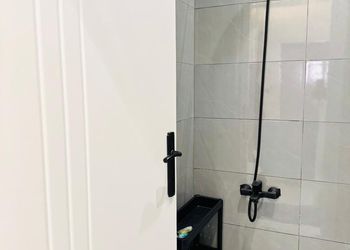 استديو باثاث مريح وبسيط 