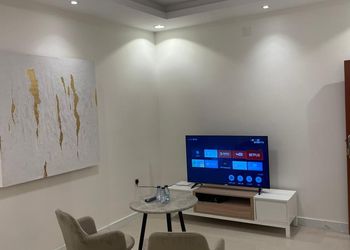 استديو بأثاث مريح وبسيط 
