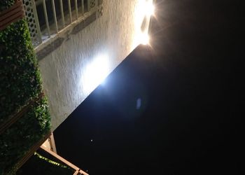شاليه بمسطح اخضر و مسبح