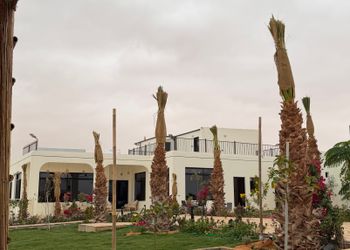استراحة بمجلس وفناء خارجي 