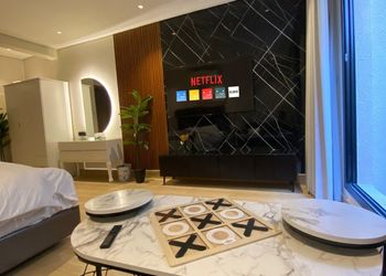 استديو هادئ بدخول ذاتي 