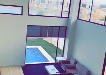شاليه بمسبح واطلاله على البحر