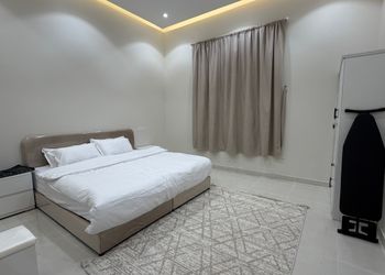 شقة بغرفتين نوم وصالة 
