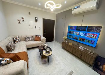 شقة بغرفة معيشة وغرفة نوم 