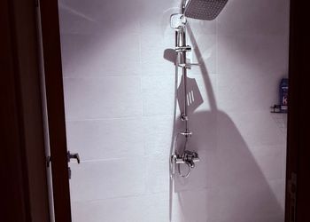 استديو بأثاث مريح وبسيط 