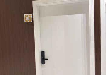 استديو بسرير ماستر وجلسة جانبية 
