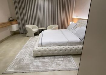 استديو بأثاث مريح وبسيط 