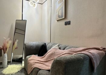 استديو بسرير ماستر وجلسة جانبية