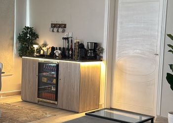 شاليه بمسطح اخضر ومسبح 