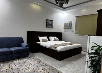 استديو بسرير ماستر وجلسة جانبية 
