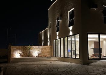 مزرعة بمجالس واسعة وأجواء ممتعة