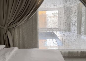 شاليه بمجلس مطل على العاب مائية