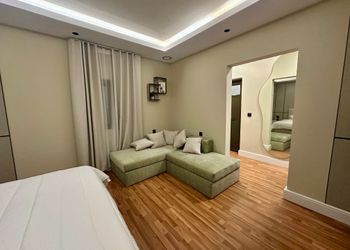 استديو هادئ بدخول ذاتي 