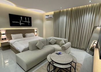 استديو بسرير ماستر وجلسة جانبية 