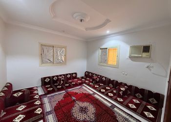 شقة بثلاث غرف نوم وصالة