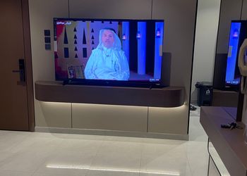 شقة بدخول ذاتي وصالة أنيقة 