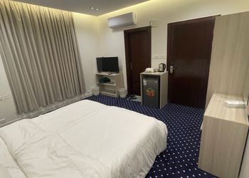 استديو بأسرة مفردة وأثاث مريح