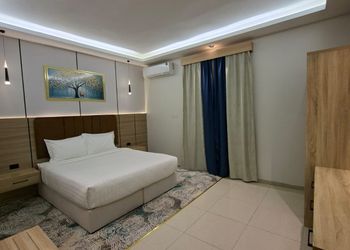 غرفة سرير ماستر بدورة مياة