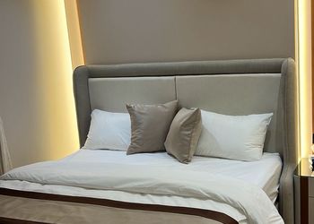 استديو بأثاث مريح وبسيط 