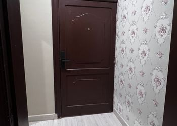 استديو بأثاث مريح وبسيط 