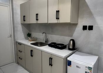 استديو بسرير ماستر وجلسة جانبية