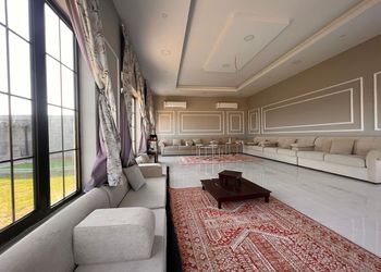 استراحة بمسطح اخضر ومجالس