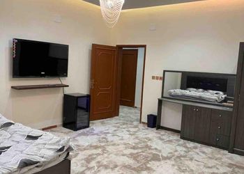 استديو بسرير ماستر وأثاث مريح 