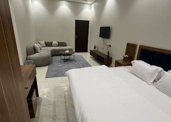 استديو بسرير ماستر وجلسة جانبية 