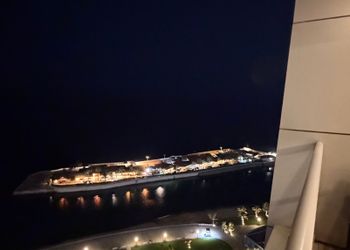 شقة بغرفة معيشة وغرفتين نوم 