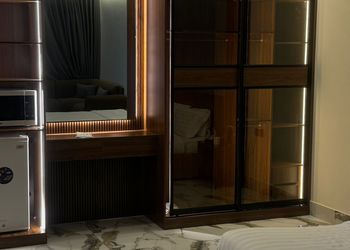 استديو بأثاث مريح وبسيط 