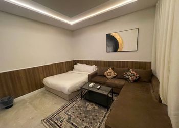استديو بأثاث مريح وبسيط 