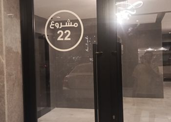 شقة بصالة مريحة وغرفة نوم 