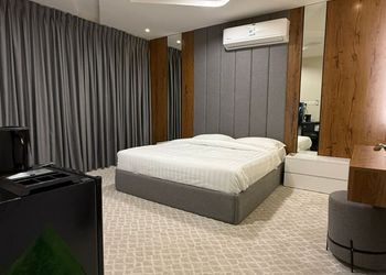 استديو بسرير ماستر وأثاث مريح 