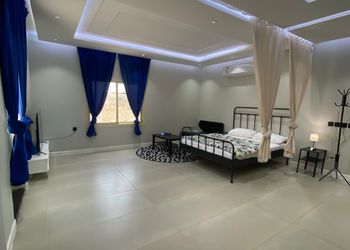 استوديو بمطبخ وحمام وسطح خاص