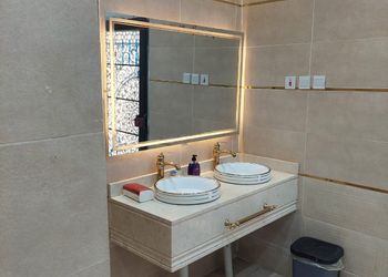 شاليه بألعاب مائية وملحق خارجي 