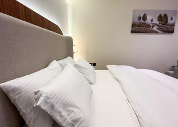 استديو بسرير ماستر وبلكونه