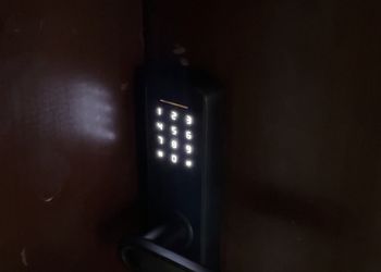 شقة بغرفة معيشة وغرفة نوم 