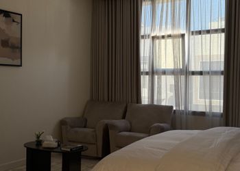 استديو بألوان مريحة وأثاث راقي