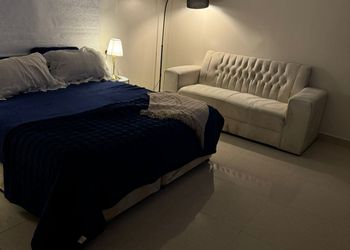 استديو بسرير ماستر وجلسة جانبية