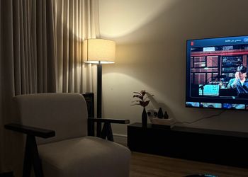 شقة بدخول ذاتي وصالة انيقة