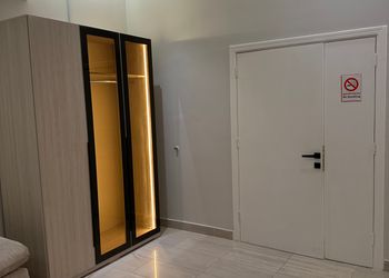 استديو بسرير ماستر وجلسة مريحة 