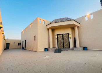 استراحة بمسطح اخضر