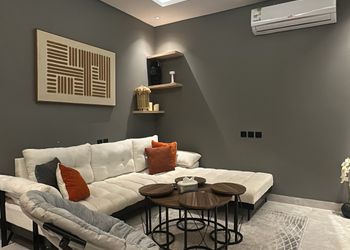شقة بدخول ذاتي وتصميم هادئ