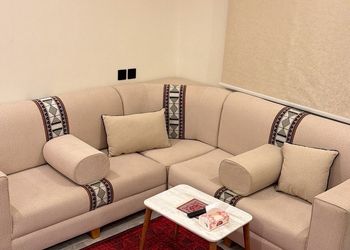 شقة بصالة انيقة ودخول ذاتي
