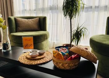 استديو بأثاث مريح وبسيط 