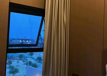 منتجع فندقي بمسبح خارجي وأجواء ممتعة 