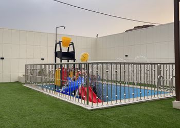 شاليه بجاكوزي ومسبح وألعاب مائية