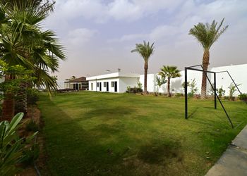 استراحة بملحق خارجي وجلسة خارجية