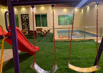 شاليه بمسبح وألعاب اطفال 