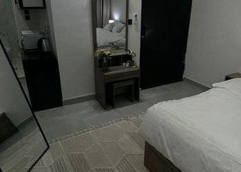 استديو بسرير ماستر وجلسة جانبية 